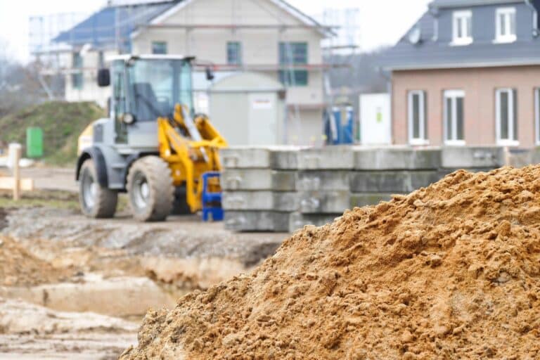 Grundstücksumwandlung: Ackerland zu Bauland – Wie funktioniert das?